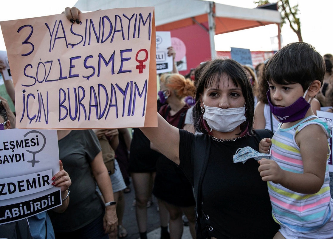 Το τουρκικό κράτος στοχοποιεί τις Κούρδισσες