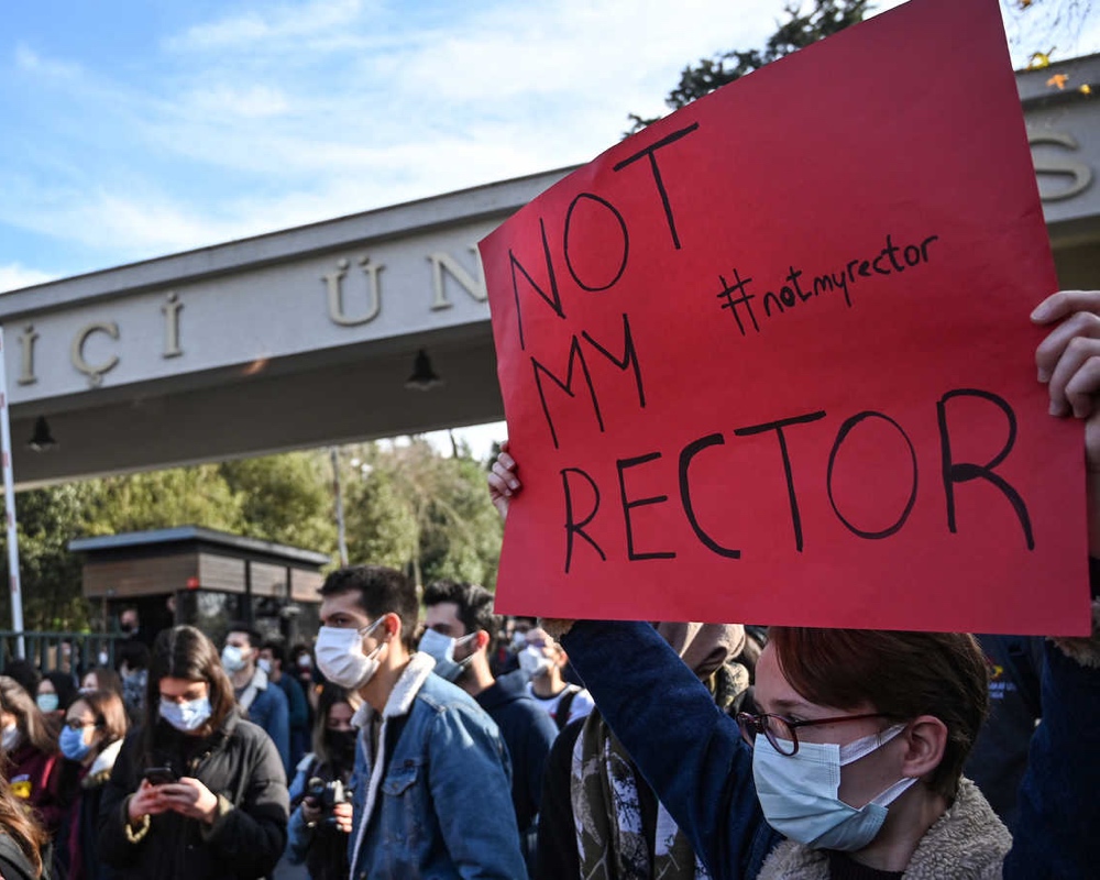 Οι ακαδημαϊκοί του Πανεπιστημίου Μπογάζιτσι συνεχίζουν να διαμαρτύρονται για τον κρατικό διορισμό του πρύτανη