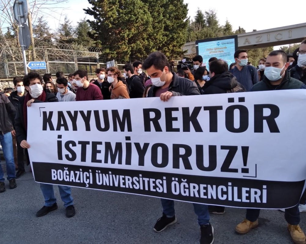 344 συγγραφείς και δημοσιογράφοι υπογράφουν κείμενο αλληλεγγύης με τις διαμαρτυρίες στο Boğaziçi