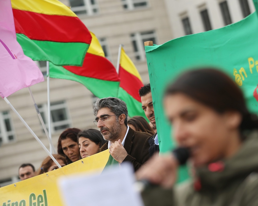 Ακτιβιστές διεξάγουν διαμαρτυρία για την επίσκεψη του Τούρκου Υπουργού Άμυνας στο Βερολίνο