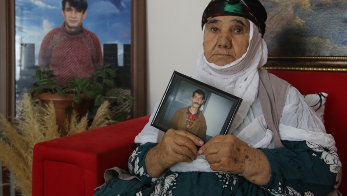 Μητέρα κρατούμενου στο Ιμραλί: Το μόνο που θέλω είναι να δω τον γιο μου πριν πεθάνω