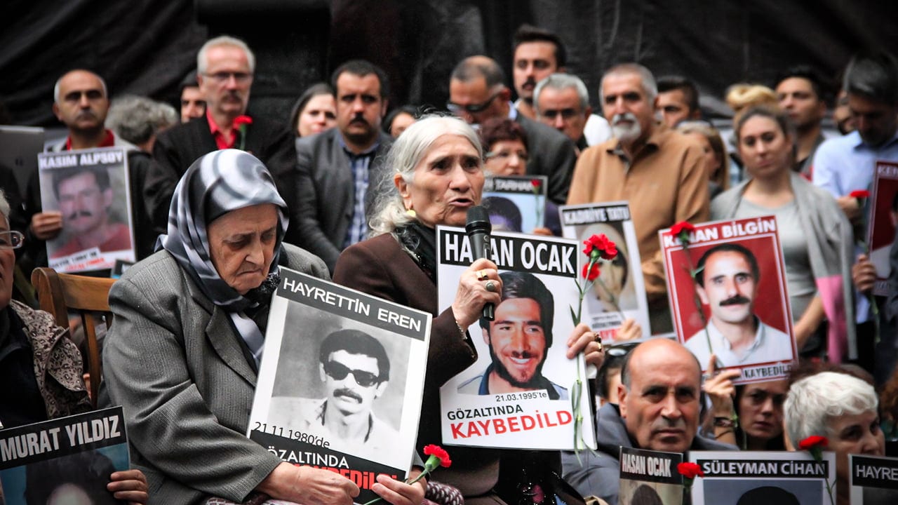 Οι μανάδες των Κούρδων αγνοουμένων θα δικαστούν για "παράνομη συγκέντρωση"