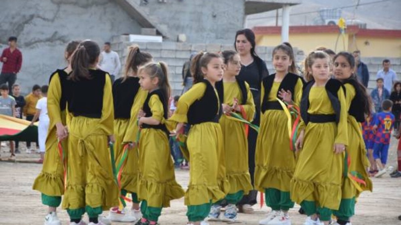 Ο καταυλισμός Maxmur γιορτάζει τα γενέθλια του Οτσαλάν με τριήμερο φεστιβάλ