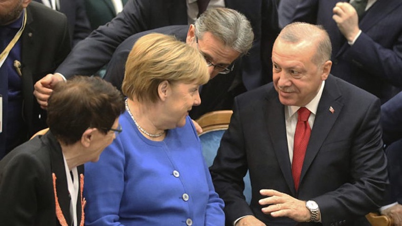 Η Γερμανία συνεχίζει να υποστηρίζει τον Ερντογάν