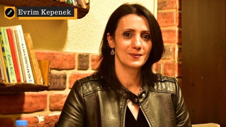 Η κούρδισσα συγγραφέας Meral Şimşek βασανίστηκε με γυμνή σωματική εξέταση από αστυνομικούς στην Ελλάδα
