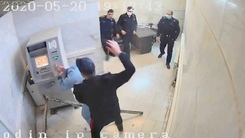 Βίντεο που διέρρευσαν αποδεικνύουν τα «βασανιστήρια» στις φυλακές Εβίν του Ιράν
