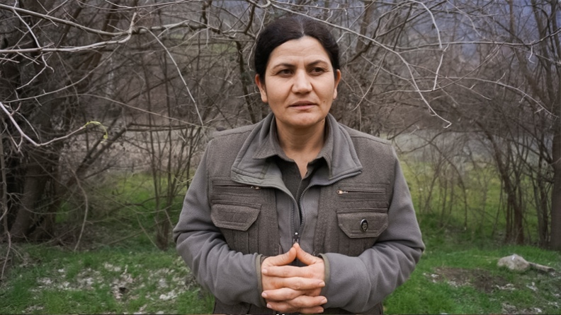 Διοικήτρια της γυναικείας κουρδικής μονάδας: «Οι γυναίκες έχουν προσθέσει χρώμα στην αντίσταση»