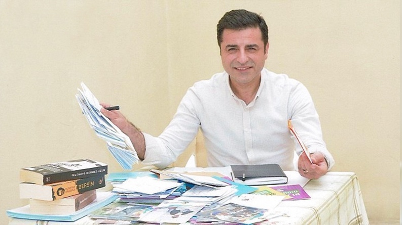 Ο Ντεμιρτάς είναι έτοιμος να θέσει υποψηφιότητα για πρόεδρος εάν προταθεί από το HDP