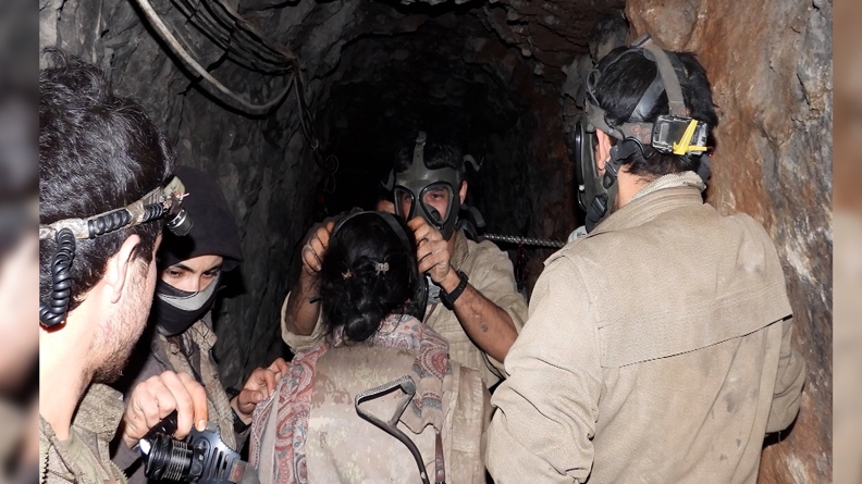 Εκστρατεία «μάσκας αερίου» για Κούρδους μαχητές: Το δίκτυο αντίστασης στην Ελβετία καλεί σε υποστήριξη
