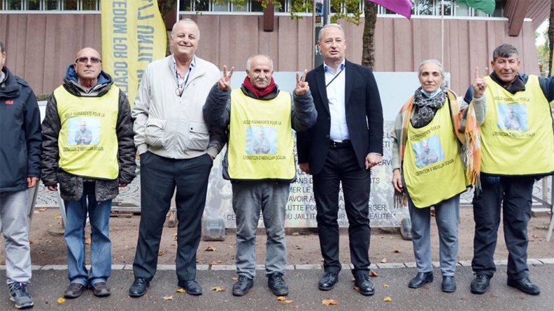 Ευρωβουλευτές που επισκέφθηκαν την «αγρυπνία ελευθερίας» στο Στρασβούργο ζητούν την απελευθέρωση του Οτσαλάν