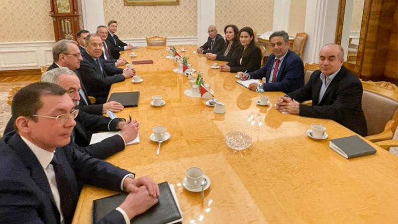 Η Ιλχάμ Αχμέντ συναντήθηκε με τον Σεργκέι Λαβρόφ για την πολιτική διευθέτηση στη βορειοανατολική Συρία