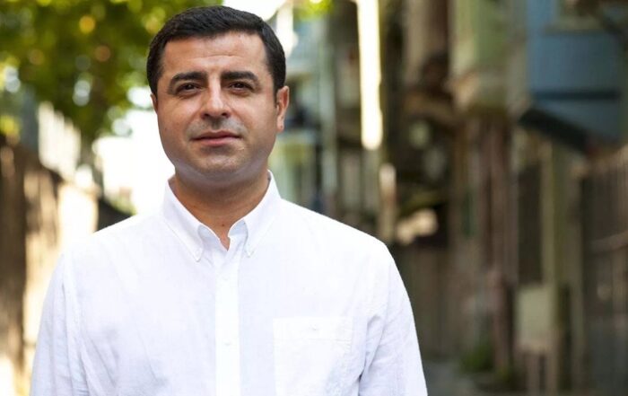 Ντεμιρτάς: «Δεν πρέπει να επιτραπεί ο αποκλεισμός των Κούρδων από τη διαδικασία ανοικοδόμησης»