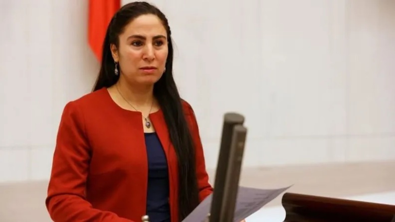 Απαγορεύτηκε σε βουλεύτρια του HDP να μιλήσει κουρδικά στο τουρκικό κοινοβούλιο