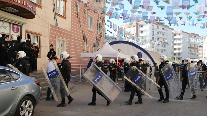 Τουρκία: Η αστυνομία εισέβαλε σε γραφεία φιλοκουρδικού κόμματος στο Ντιγιαρμπακίρ