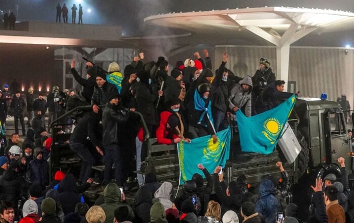 Τρίτη ημέρα διαδηλώσεων στο Καζακστάν: Η είσοδος των ρωσικών στρατευμάτων