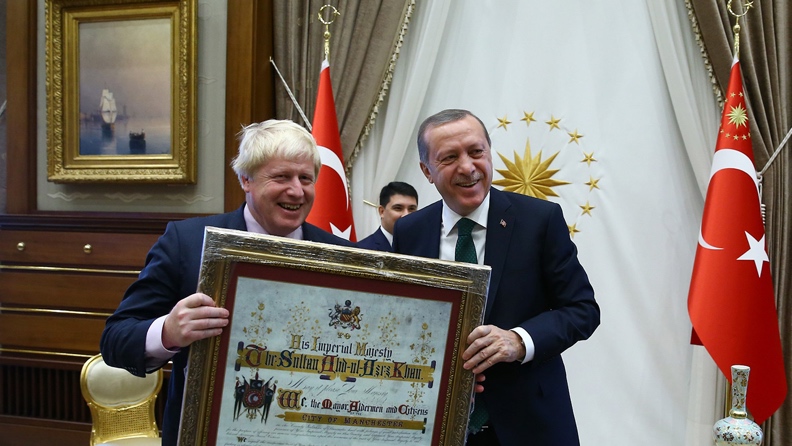 Η Βρετανία συνεχίζει να εξοπλίζει την Τουρκία παρά τις «αμέτρητες παραβιάσεις» ανθρωπίνων δικαιωμάτων από τις τουρκικές συμμορίες στη Συρία