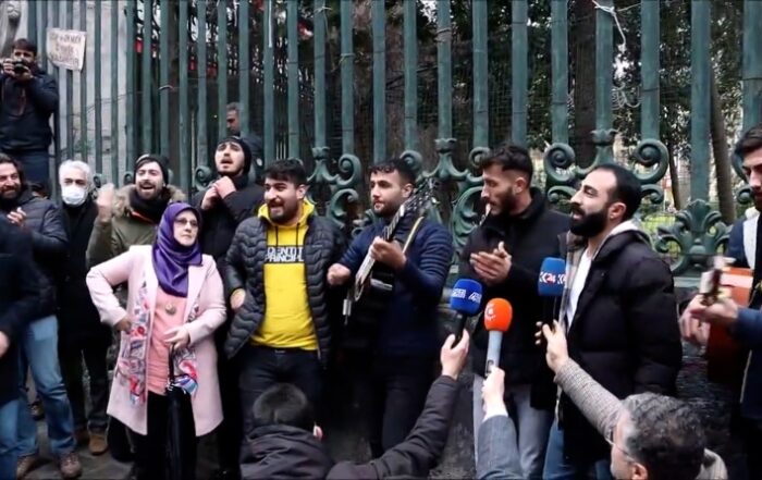 Τουρκία: ΜΚΟ και βουλευτές συμμετέχουν σε διαμαρτυρία ενάντια στην απαγόρευση της κουρδικής μουσικής