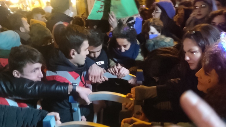 20η Φεμινιστική Νυχτερινή Πορεία στην Κωνσταντινούπολη: Μέσα από τα μάτια μιας διαδηλώτριας