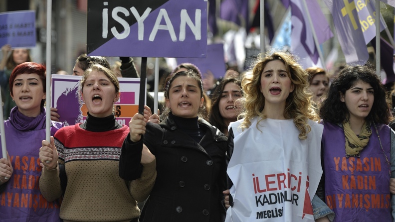 Η τουρκική αστυνομία συνέλαβε γυναίκες επειδή καλούσαν τον κόσμο να συμμετάσχει στις κινητοποιήσεις για την Ημέρα των Εργαζομένων