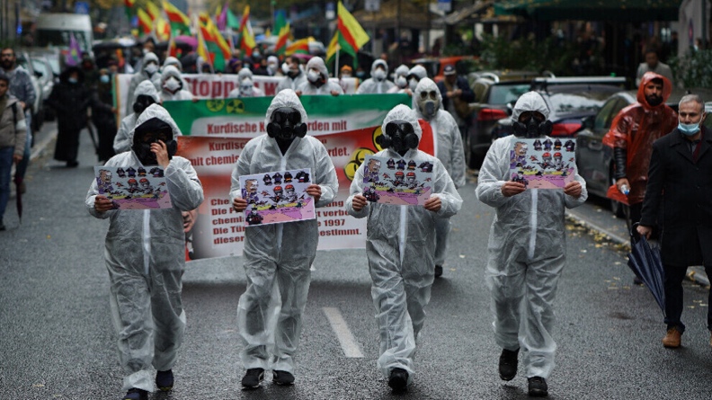 Οι διαδηλώσεις κατά της χρήσης χημικών όπλων από την Τουρκία εξαπλώνονται στην Ευρώπη