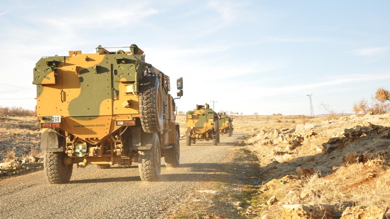 Συγκέντρωση τουρκικών στρατευμάτων στα σύνορα και αποστολή δυνάμεων εισβολής στο Ιρακινό Κουρδιστάν