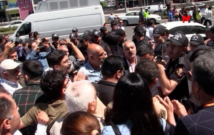 Η τουρκική αστυνομία έστησε σημεία ελέγχου στην είσοδο του συνεδρίου του HDP