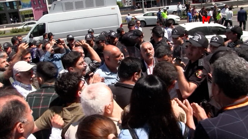Η τουρκική αστυνομία έστησε σημεία ελέγχου στην είσοδο του συνεδρίου του HDP