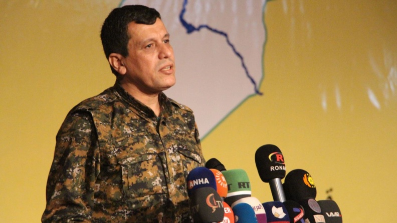 Διοικητής των SDF: «Είμαστε έτοιμοι να συντονιστούμε με τη Δαμασκό για να αποκρούσουμε τις τουρκικές επιθέσεις»