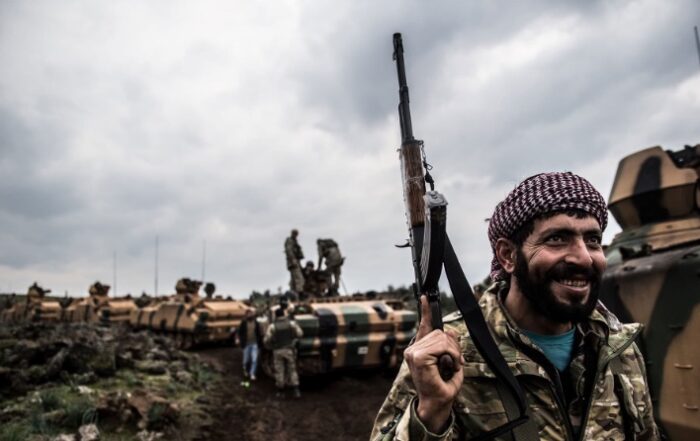 Τα τουρκικά στρατεύματα τρομοκρατούν Κούρδους χωρικούς με πραγματικά πυρά