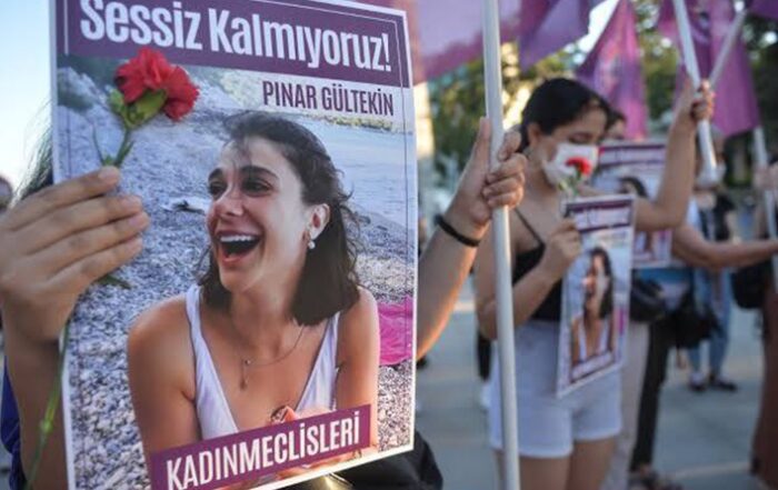 Τουρκικό δικαστήριο μείωσε την ποινή ισόβιας κάθειρξης στυγνού γυναικοκτόνου