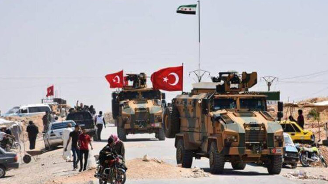 Τουρκική στρατιωτική αυτοκινητοπομπή εισέβαλε στη Συρία και κατευθύνεται προς την Αλ Μπαμπ
