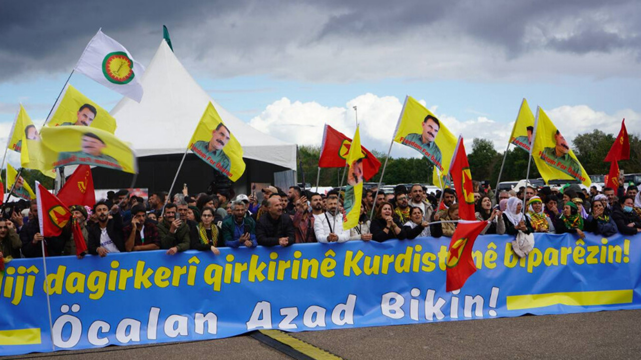Ο λαός απαιτεί την ελευθερία του Οτσαλάν στο μεγάλο πολιτιστικό φεστιβάλ στην Ολλανδία
