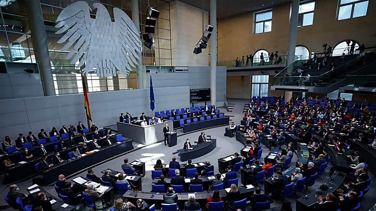 Η Γερμανία αρνείται επιδεικτικά να αναγνωρίσει το καθεστώς απομόνωσης που έχει επιβληθεί στον Οτσαλάν