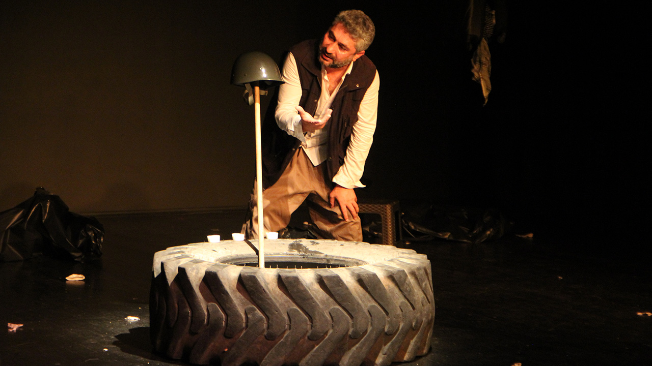 Θεατρική παράσταση στο Ντιγιαρμπακίρ αναδεικνύει την χρήση χημικών όπλων από την Τουρκία
