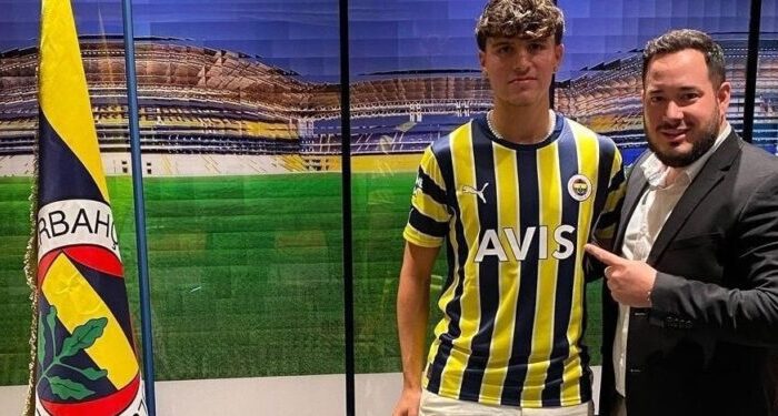 Η τουρκική Φενερμπαχτσέ ακυρώνει το συμβόλαιό της με ποδοσφαιριστή επειδή χαιρέτισε σημαία του Κουρδιστάν