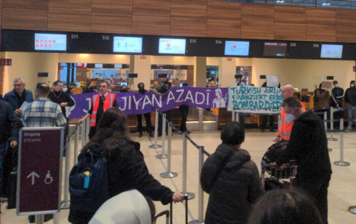 Ακτιβιστές στη Νάπολη και το Βερολίνο απέκλεισαν τα γκισέ της Turkish Airlines