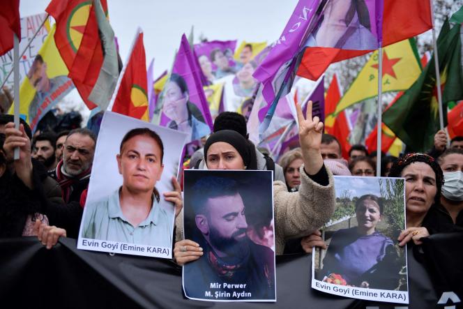 Γάλλοι πολιτικοί επισκέπτονται το Κουρδικό πολιτιστικό κέντρο στο Παρίσι