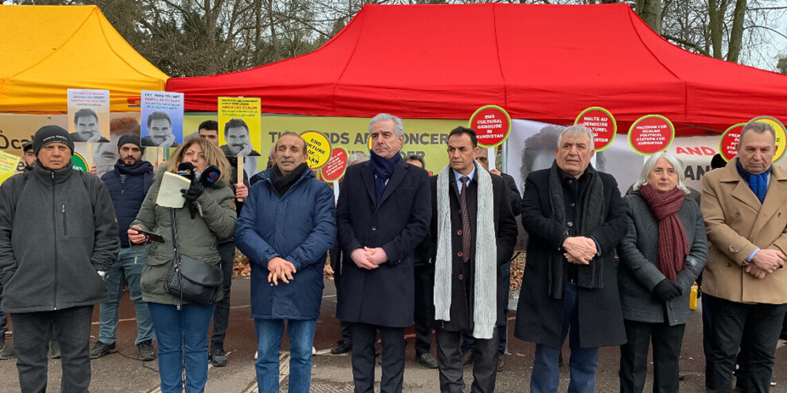 Διαδηλωτές καλούν το Συμβούλιο της Ευρώπης να βάλει τέλος στις συνθήκες απομόνωσης της φυλακής Ιμραλί στην Τουρκία