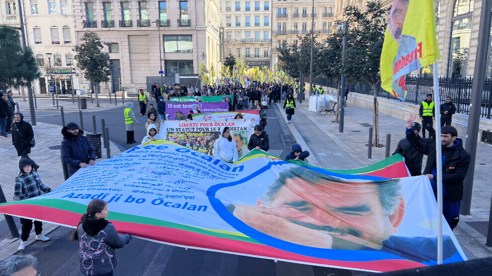 Χιλιάδες άνθρωποι στη Μασσαλία διαμαρτυρήθηκαν για την απομόνωση του Οτσαλάν και τη σιωπή της Ευρώπης