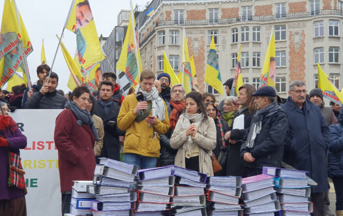 Ευρωπαίοι πολιτικοί ενώνουν την φωνή τους με τρία εκατομμύρια ανθρώπους που ζητούν την αφαίρεση του PKK από τις λίστες "τρομοκρατίας"