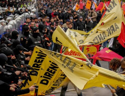Κωνσταντινούπολη: Επεισόδια στις διαδηλώσεις για την Πρωτομαγιά – Αστυνομικοί σημάδευαν τον κόσμο με τα όπλα τους